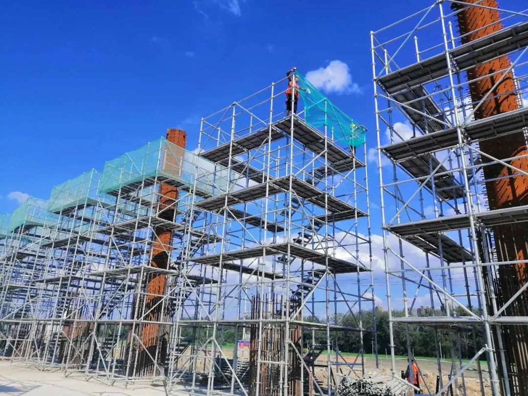 盤扣式腳手架相比傳統(tǒng)式腳手架有哪些優(yōu)勢？(圖1)